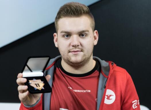 水晶哥：我真想进步，但没能力进步，给我自己都打恶心了